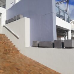 Alternative view of THE 350 CUBE